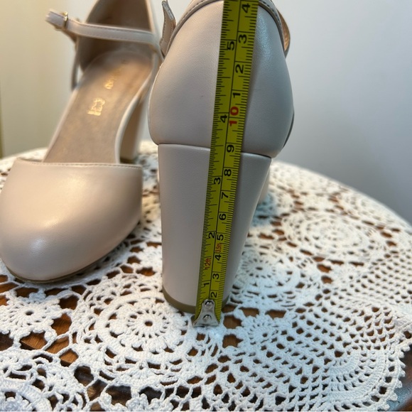 Le Chateau Nude Ankle Strap Heels - Picture 8 of 8